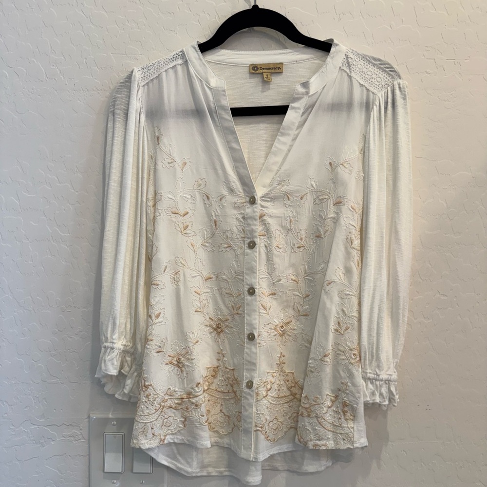 Democracy Ivory Embroidered Blouse Small NWOT